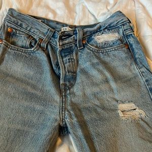 Levi’s wedgie blue jeans